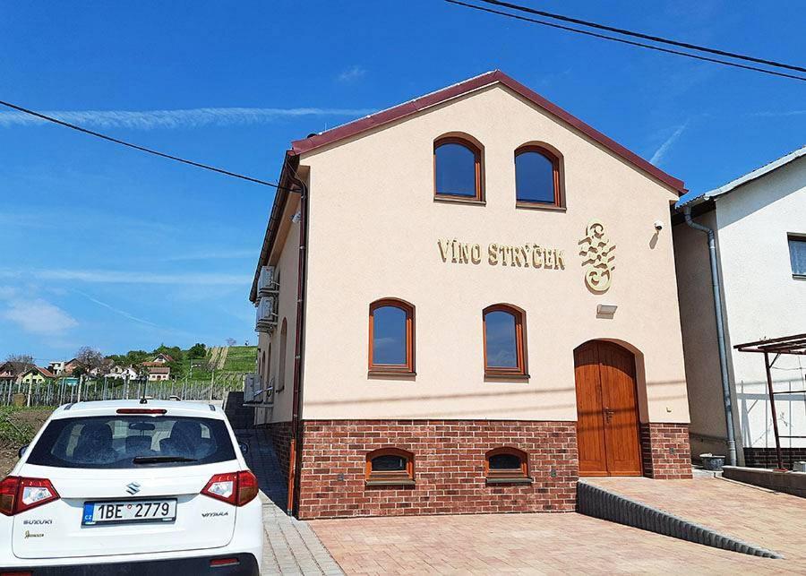 Sklep Vino Strycek Guest House Velke Bilovice ภายนอก รูปภาพ