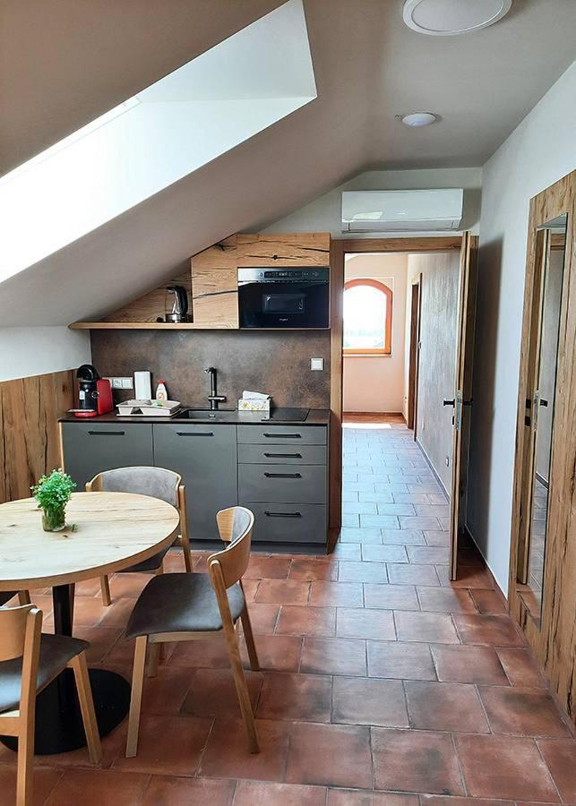 Sklep Vino Strycek Guest House Velke Bilovice ภายนอก รูปภาพ