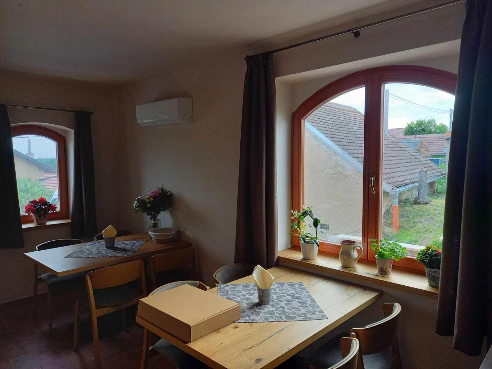 Sklep Vino Strycek Guest House Velke Bilovice ภายนอก รูปภาพ